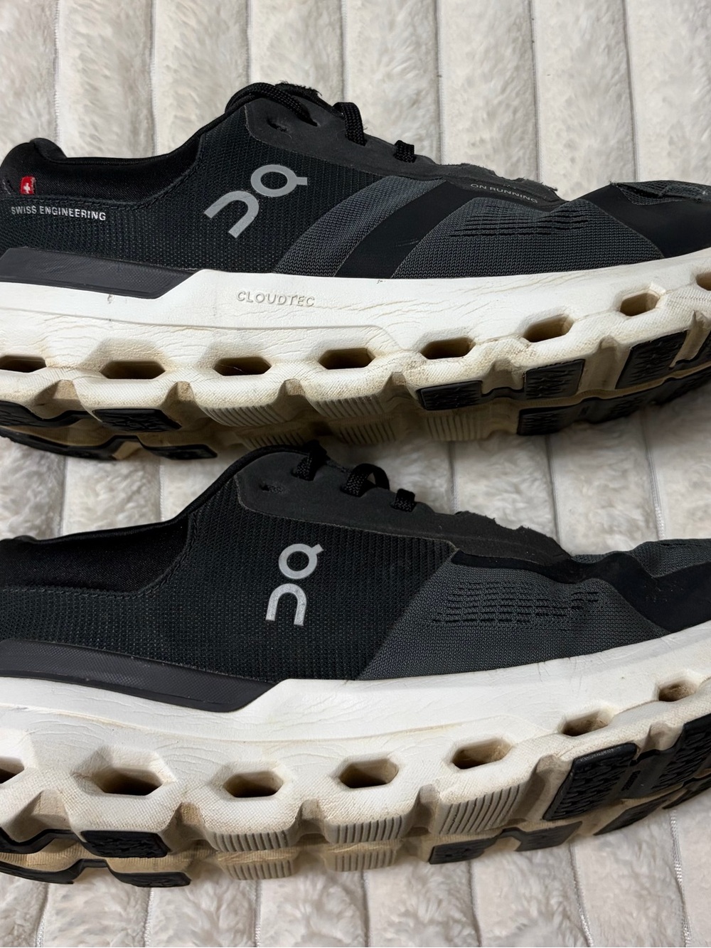 On Running Men’s Cloudrunner 2 Sneakers
